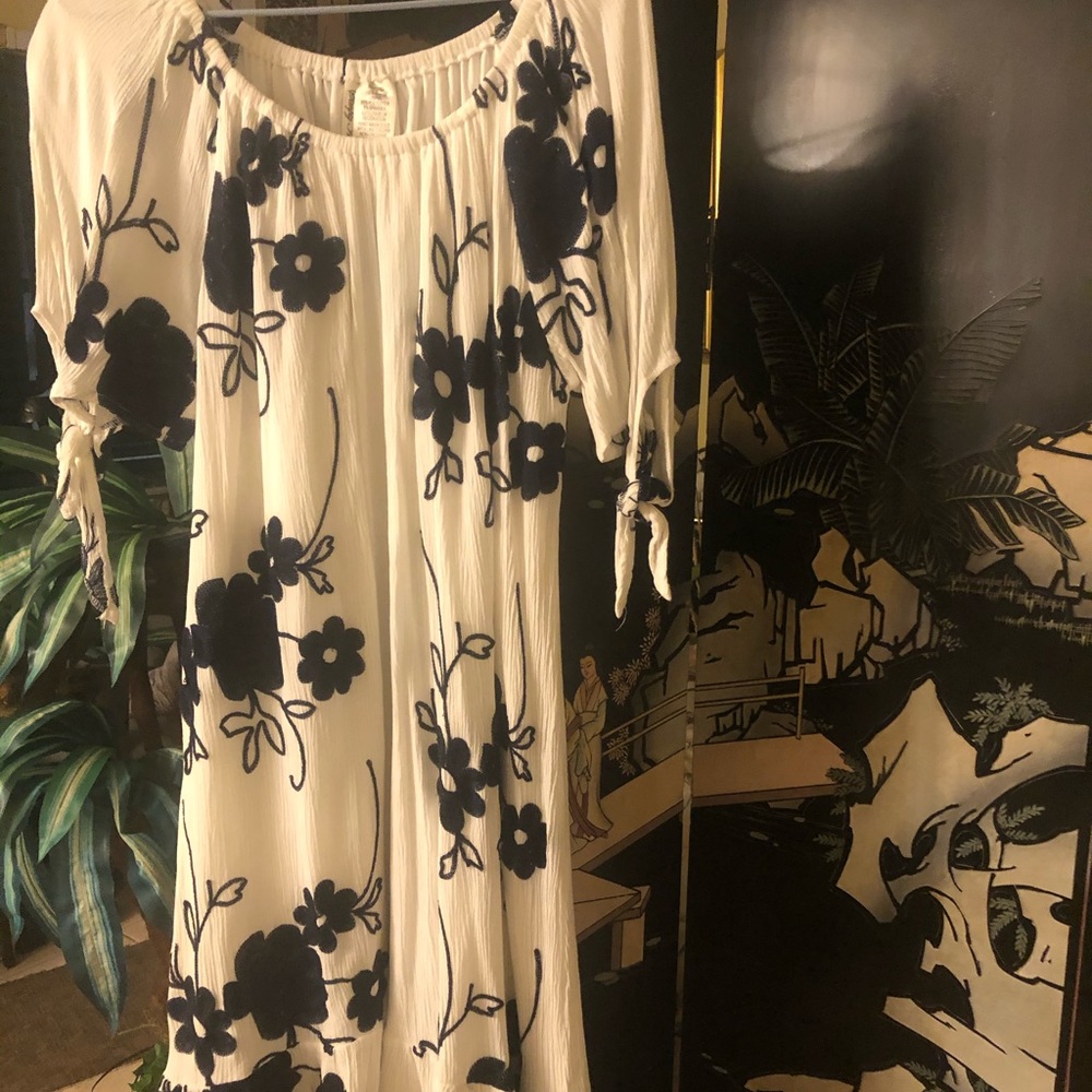 Dress - Picture 4 of 6